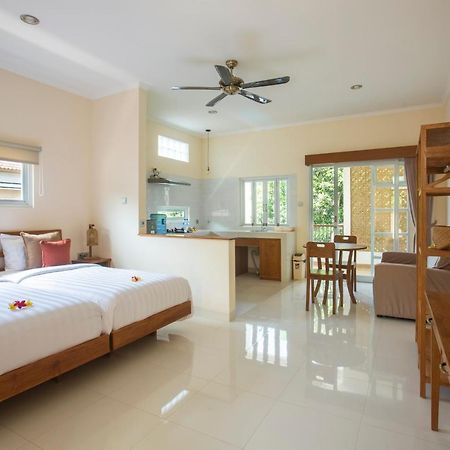 Donguri House Bali Bed & Breakfast Jimbaran Екстериор снимка