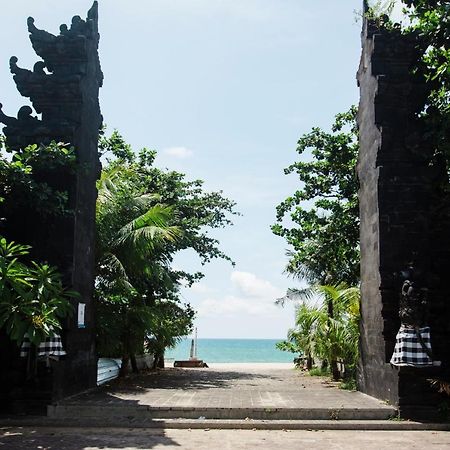Donguri House Bali Bed & Breakfast Jimbaran Екстериор снимка