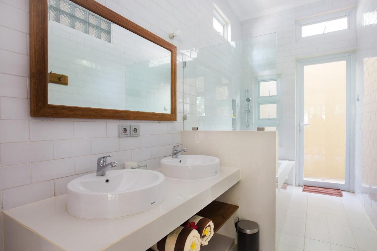 Donguri House Bali Bed & Breakfast Jimbaran Екстериор снимка