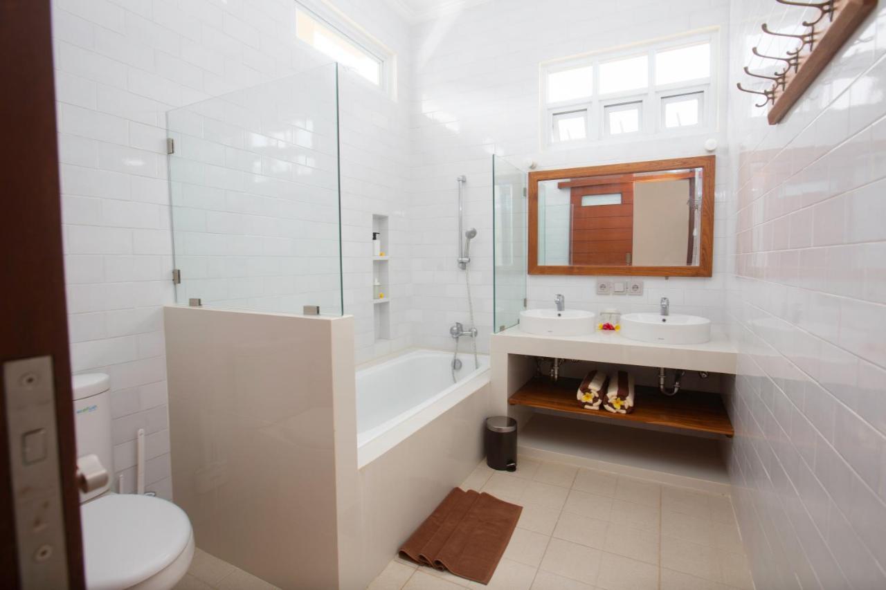 Donguri House Bali Bed & Breakfast Jimbaran Екстериор снимка