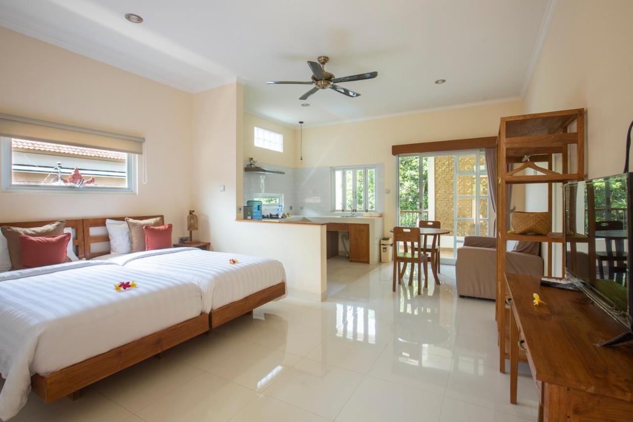 Donguri House Bali Bed & Breakfast Jimbaran Екстериор снимка