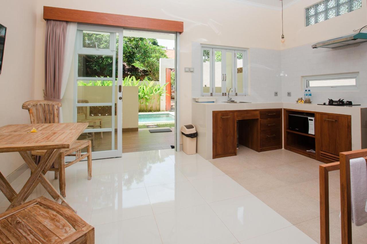 Donguri House Bali Bed & Breakfast Jimbaran Екстериор снимка