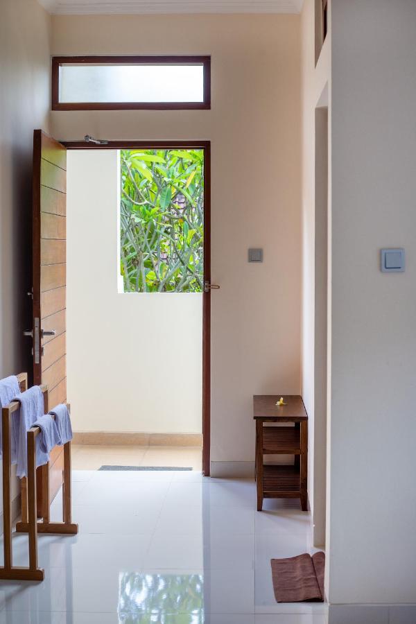Donguri House Bali Bed & Breakfast Jimbaran Екстериор снимка